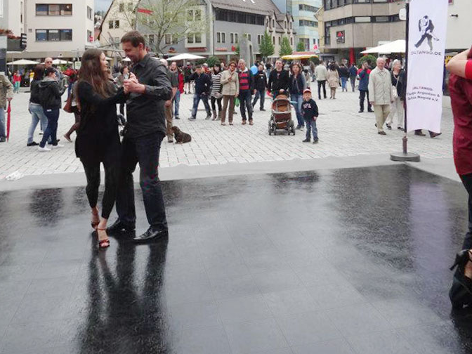Screenshot 2023-11-25 151410 Black dance floor with people dancing outdoors